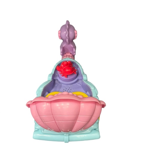 Fisher Price Little People Disney’s The Little Mermaid Musical Carriage: Works! - Picture 5 of 7